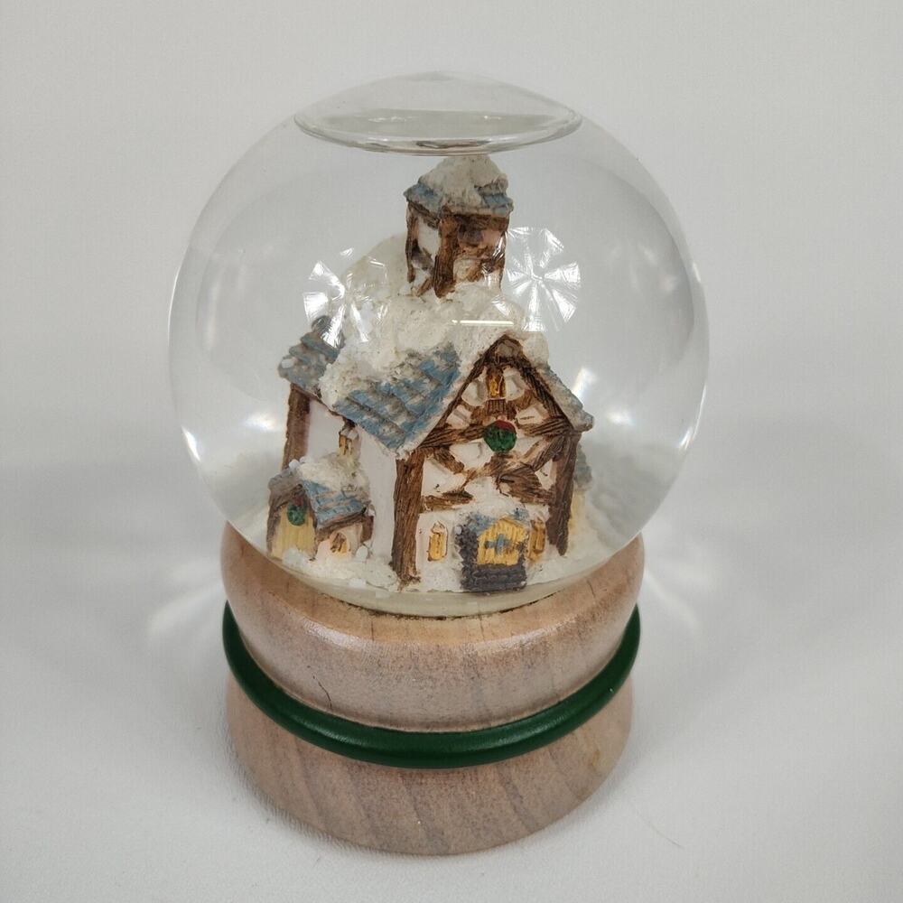 Vintage Willitts Musical Snow Globe Song O Holy‎ Night